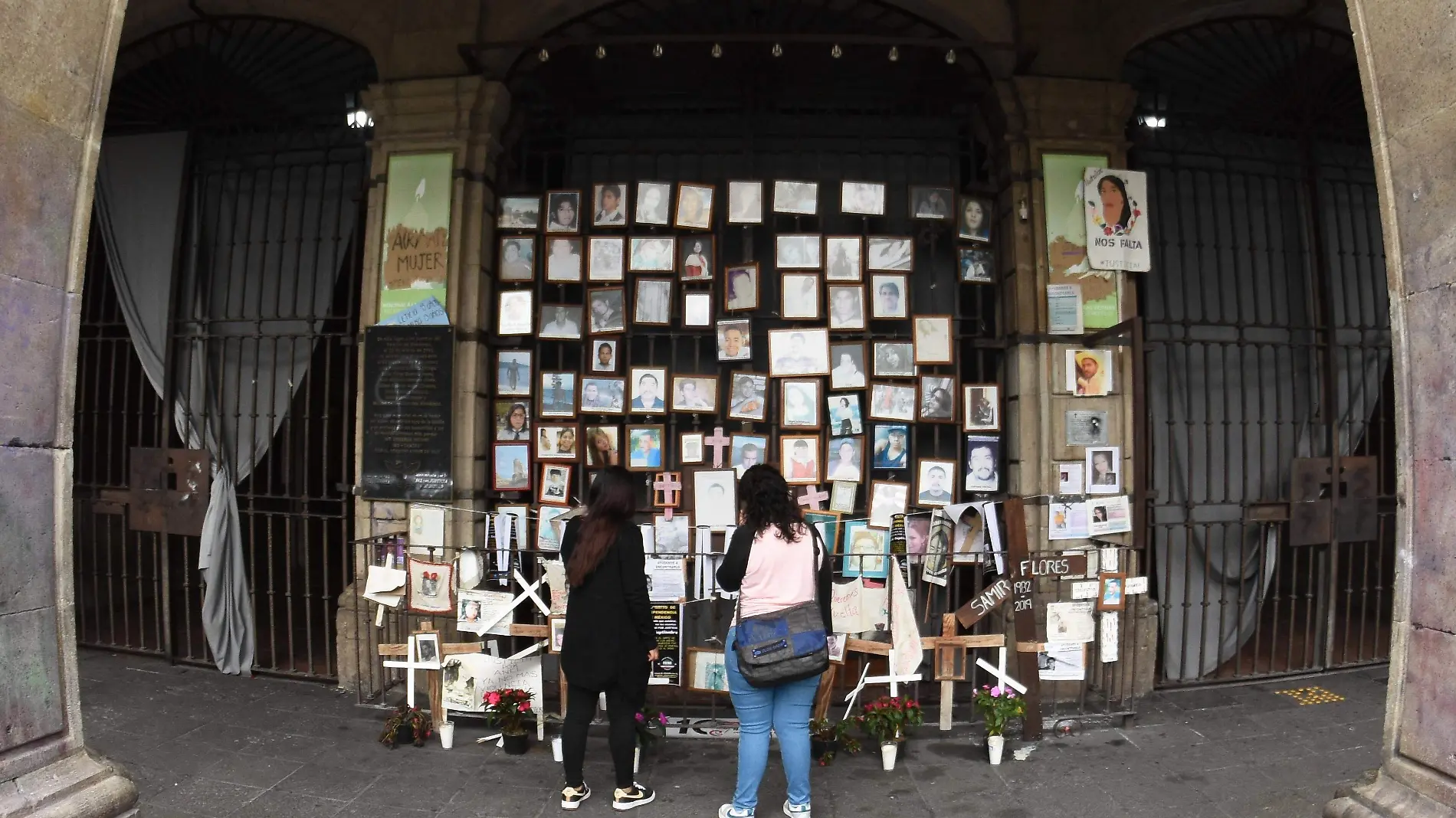 Ofrenda a víctimas-en-palacio de gobierno